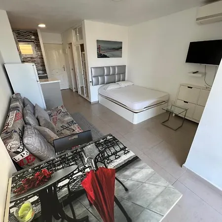 Impeccable Studio In An Excellent Location Sleeps 4 In The Center Of Arroyo De La Miel And Parque De La Paloma