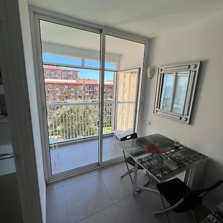Appartement Impeccable Studio In An Excellent Location Sleeps 4 In The Center Of Arroyo De La Miel And Parque De La Paloma *