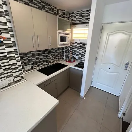 Impeccable Studio In An Excellent Location Sleeps 4 In The Center Of Arroyo De La Miel And Parque De La Paloma Appartement Fuengirola