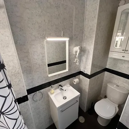 Impeccable Studio In An Excellent Location Sleeps 4 In The Center Of Arroyo De La Miel And Parque De La Paloma *