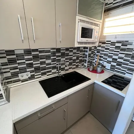 Impeccable Studio In An Excellent Location Sleeps 4 In The Center Of Arroyo De La Miel And Parque De La Paloma Fuengirola