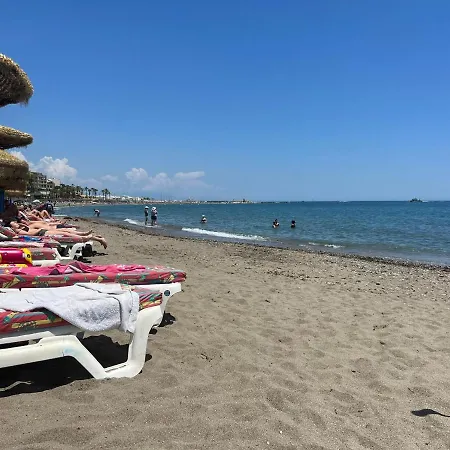 Impeccable Studio In An Excellent Location Sleeps 4 In The Center Of Arroyo De La Miel And Parque De La Paloma Appartement Fuengirola